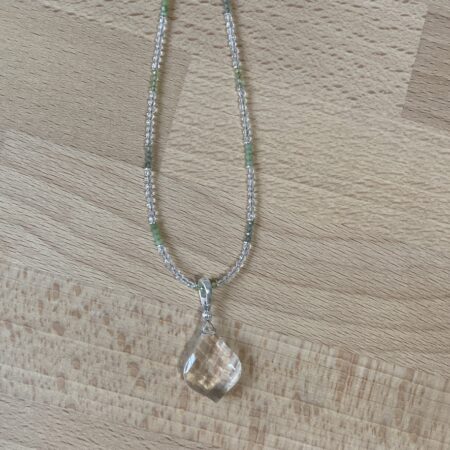 necklace prosperity, crystals prosperity, green crystals, peridot necklace, ottawa healing
